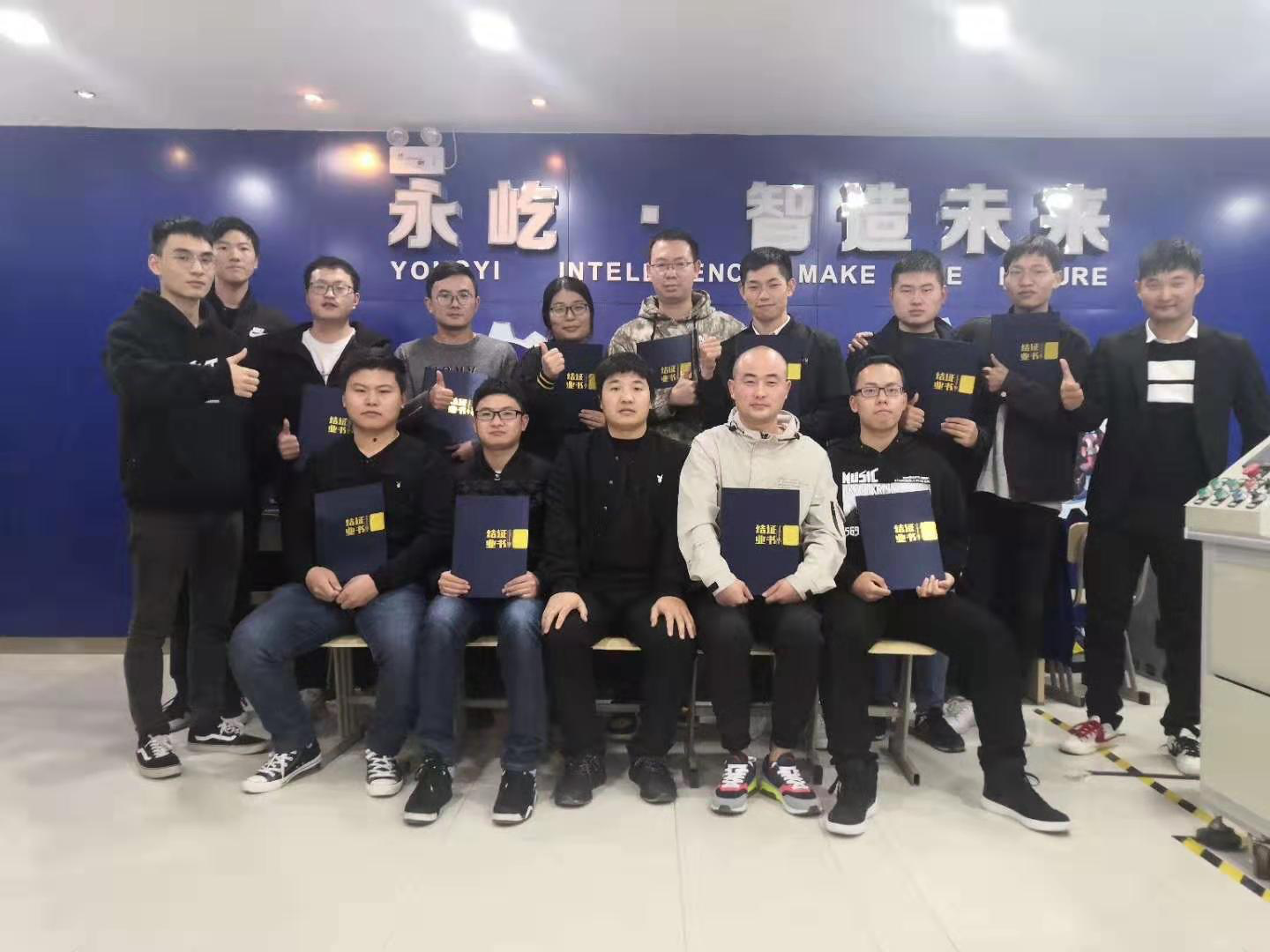 學(xué)員畢業(yè)合影