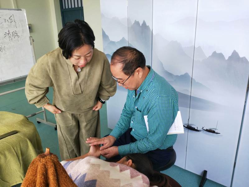 小兒推拿課程教學(xué)現(xiàn)場(chǎng)