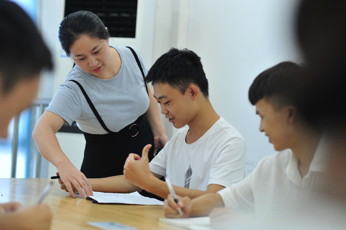 老師現(xiàn)場(chǎng)指導(dǎo)