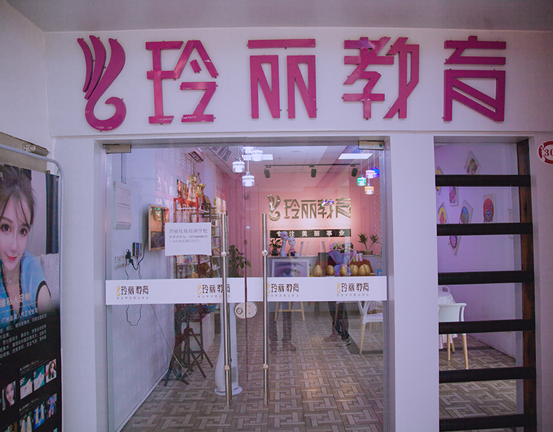 學(xué)校門頭