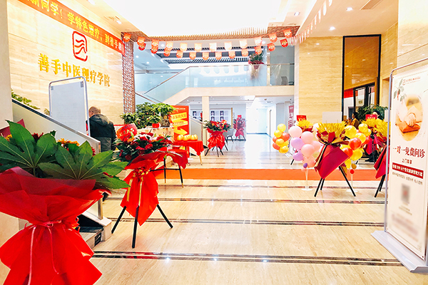 學(xué)校大廳