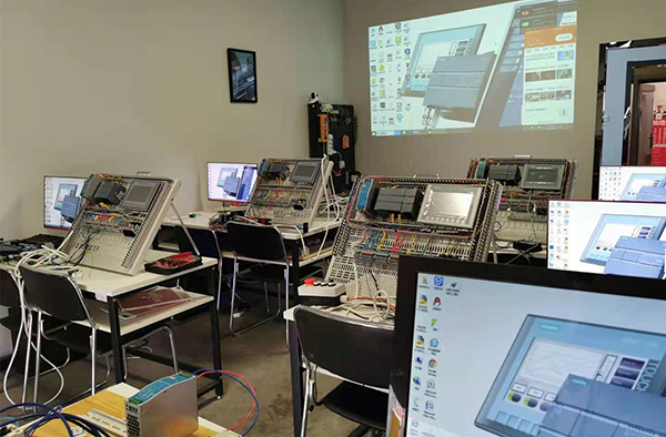 PLC(課室)
