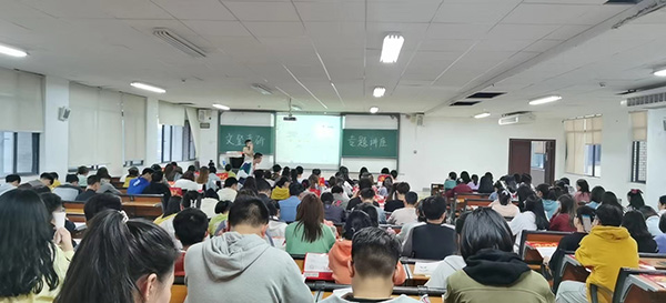 輔導(dǎo)現(xiàn)場(chǎng)