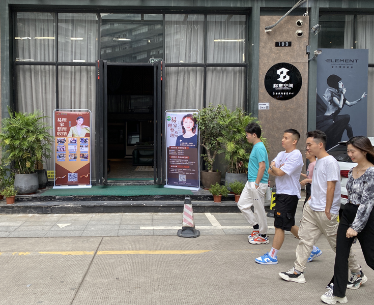 校區(qū)大門