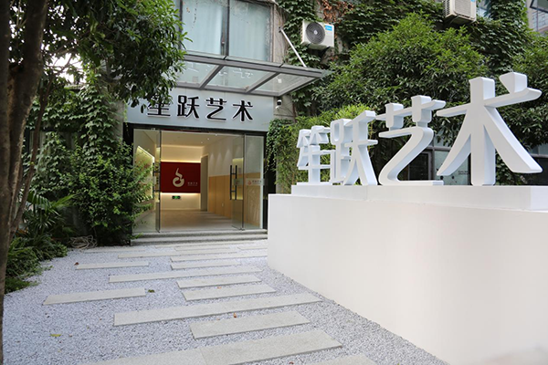 正門