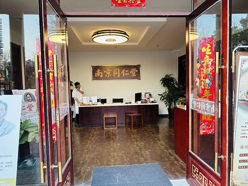 學(xué)校門口