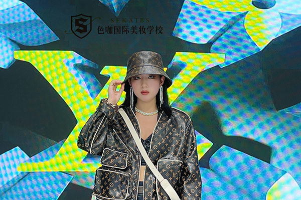 登臺表演